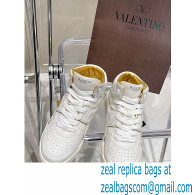 Valentino Mid-Top ONE STUD Sneakers 07 2022