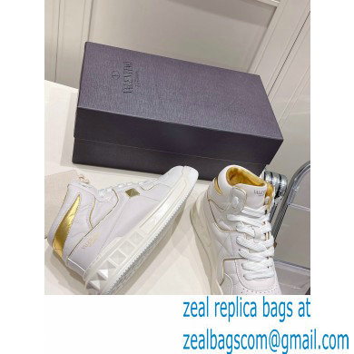 Valentino Mid-Top ONE STUD Sneakers 07 2022