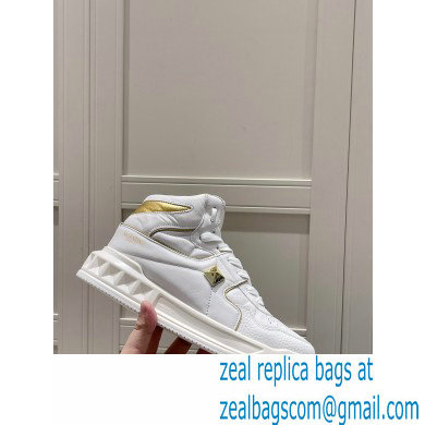Valentino Mid-Top ONE STUD Sneakers 07 2022
