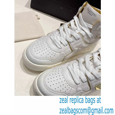 Valentino Mid-Top ONE STUD Sneakers 07 2022