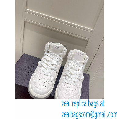 Valentino Mid-Top ONE STUD Sneakers 08 2022