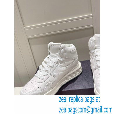 Valentino Mid-Top ONE STUD Sneakers 08 2022