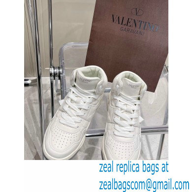 Valentino Mid-Top ONE STUD Sneakers 08 2022