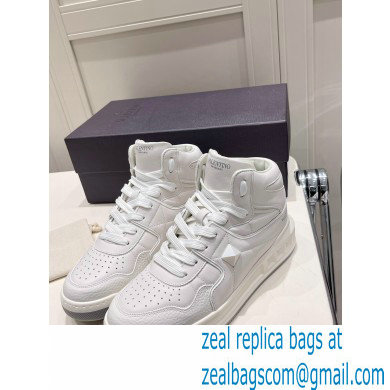 Valentino Mid-Top ONE STUD Sneakers 08 2022