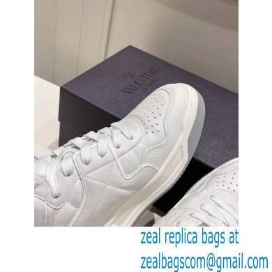 Valentino Mid-Top ONE STUD Sneakers 08 2022