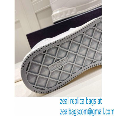 Valentino Mid-Top ONE STUD Sneakers 08 2022