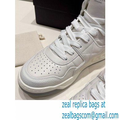 Valentino Mid-Top ONE STUD Sneakers 08 2022