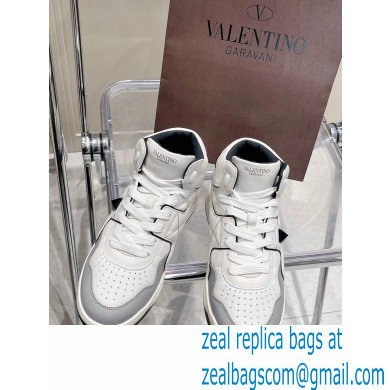 Valentino Mid-Top ONE STUD Sneakers 09 2022