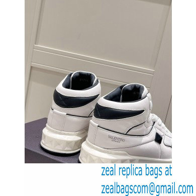 Valentino Mid-Top ONE STUD Sneakers 09 2022