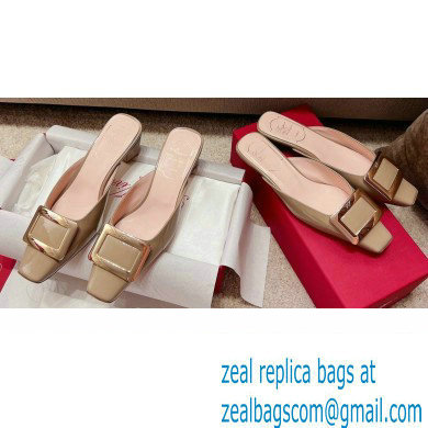 Roger Vivier Heel 2.5cm/4.5cm Belle Vivier Metal Buckle Mules in Patent Leather Beige