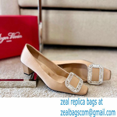 Roger Vivier Heel 4.5cm Belle Vivier Pilgrim Buckle Pumps in Satin Beige - Click Image to Close