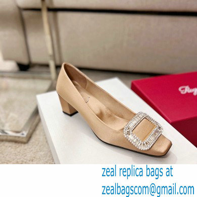 Roger Vivier Heel 4.5cm Belle Vivier Pilgrim Buckle Pumps in Satin Beige