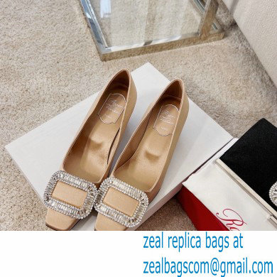 Roger Vivier Heel 4.5cm Belle Vivier Pilgrim Buckle Pumps in Satin Beige