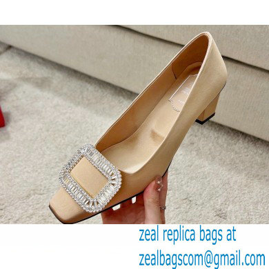 Roger Vivier Heel 4.5cm Belle Vivier Pilgrim Buckle Pumps in Satin Beige