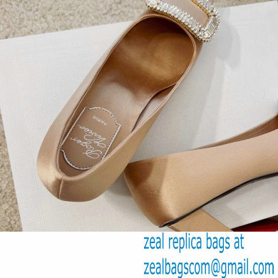 Roger Vivier Heel 4.5cm Belle Vivier Pilgrim Buckle Pumps in Satin Beige - Click Image to Close