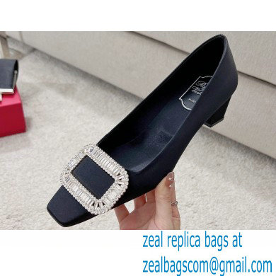 Roger Vivier Heel 4.5cm Belle Vivier Pilgrim Buckle Pumps in Satin Black