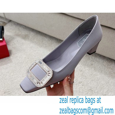 Roger Vivier Heel 4.5cm Belle Vivier Pilgrim Buckle Pumps in Satin Gray - Click Image to Close