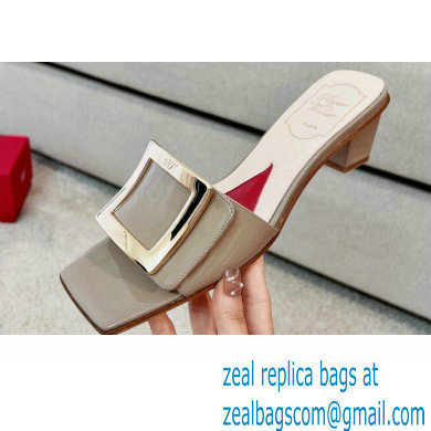 Roger Vivier Heel 4.5cm Love Metal Buckle Mules in Patent Leather Beige