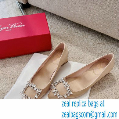 Roger Vivier Heel 4.5cm Strass Buckle Pumps in Satin Beige - Click Image to Close