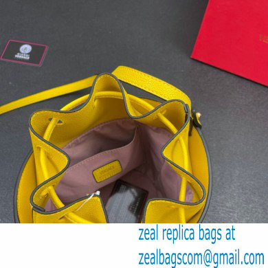 Versace La Medusa Chain Bucket Bag Yellow