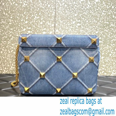 VALENTINO MEDIUM ROMAN STUD THE SHOULDER BAG IN DENIM WITH CHAIN 2022