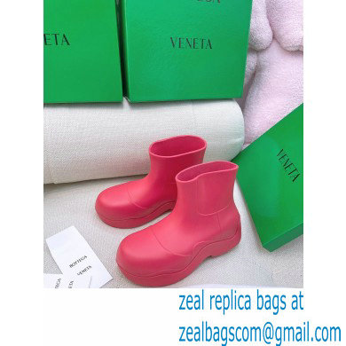 Bottega Veneta Flatform 5 cm puddle rubber ankle boots Fuchsia