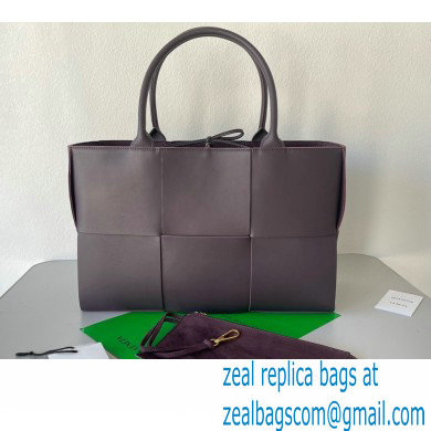 Bottega Veneta Medium intreccio leather arco tote bag 02