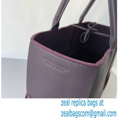 Bottega Veneta Medium intreccio leather arco tote bag 02