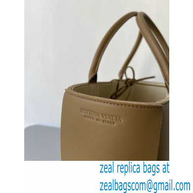 Bottega Veneta Medium intreccio leather arco tote bag 03 - Click Image to Close