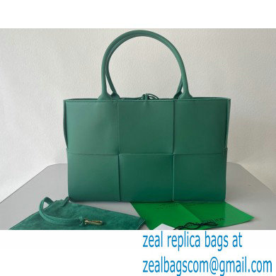 Bottega Veneta Medium intreccio leather arco tote bag 04