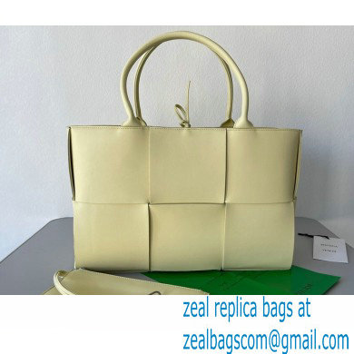 Bottega Veneta Medium intreccio leather arco tote bag 05