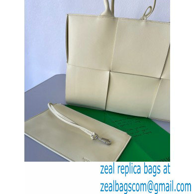 Bottega Veneta Medium intreccio leather arco tote bag 05