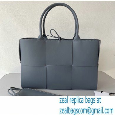 Bottega Veneta Medium intreccio leather arco tote bag 07