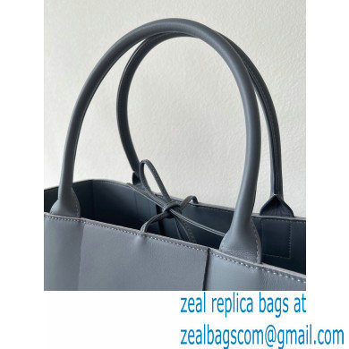 Bottega Veneta Medium intreccio leather arco tote bag 07