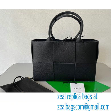 Bottega Veneta Medium intreccio leather arco tote bag 13