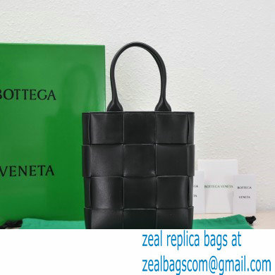 Bottega Veneta Mini intreccio leather cassette tote bag with detachable strap Black - Click Image to Close