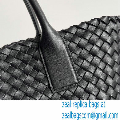 Bottega Veneta medium cabat intreccio leather tote bag 01