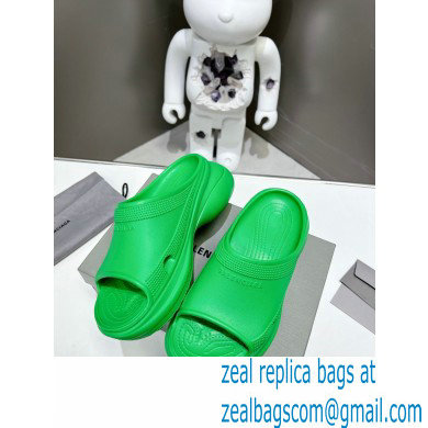 Balenciaga Pool Crocs Slide Sandals in rubber Green 2023 - Click Image to Close