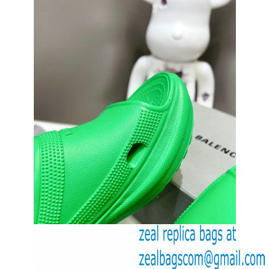 Balenciaga Pool Crocs Slide Sandals in rubber Green 2023 - Click Image to Close