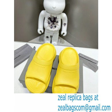 Balenciaga Pool Crocs Slide Sandals in rubber Yellow 2023 - Click Image to Close