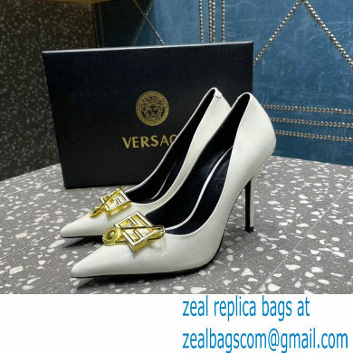 Versace Heel 9.5cm Brooch Baguette Pumps Patent White 2023 - Click Image to Close