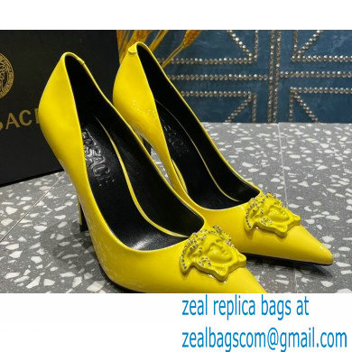 Versace Heel 9.5cm La Medusa Pumps Patent Yellow 2023