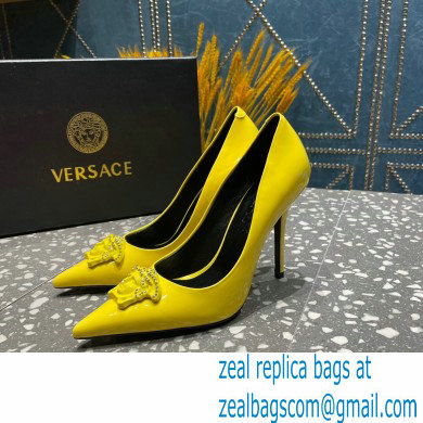 Versace Heel 9.5cm La Medusa Pumps Patent Yellow 2023