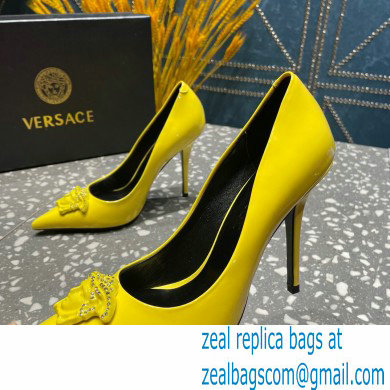 Versace Heel 9.5cm La Medusa Pumps Patent Yellow 2023