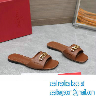 Valentino VLogo Chain Slides in calfskin leather 02 2023