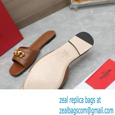 Valentino VLogo Chain Slides in calfskin leather 02 2023