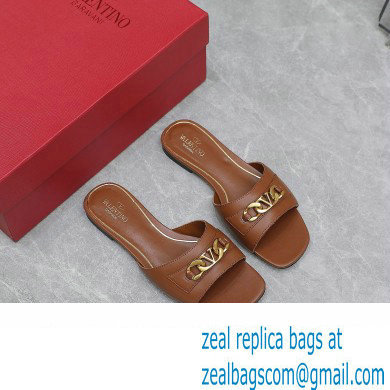 Valentino VLogo Chain Slides in calfskin leather 02 2023