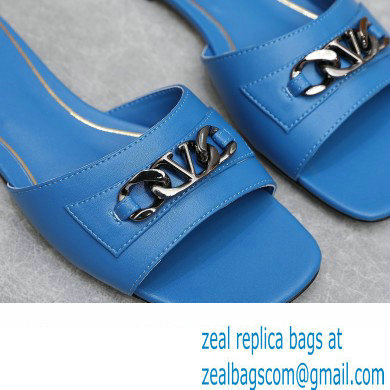 Valentino VLogo Chain Slides in calfskin leather 04 2023
