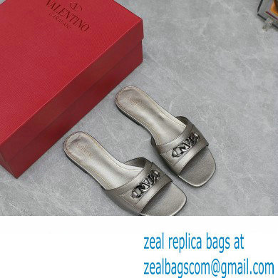 Valentino VLogo Chain Slides in calfskin leather 11 2023