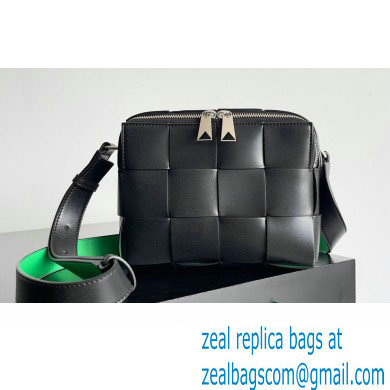 Bottega Veneta Cassette Small Intreccio leather Camera Bag Black/Green - Click Image to Close